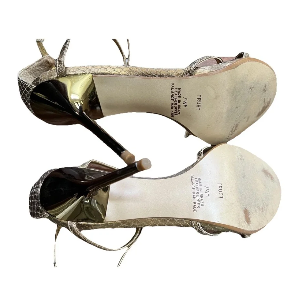 Vintage GUESS WOMEN SIZE 7.5 GOLD OPEN TOE W/HEARTS STILETTO HEELS